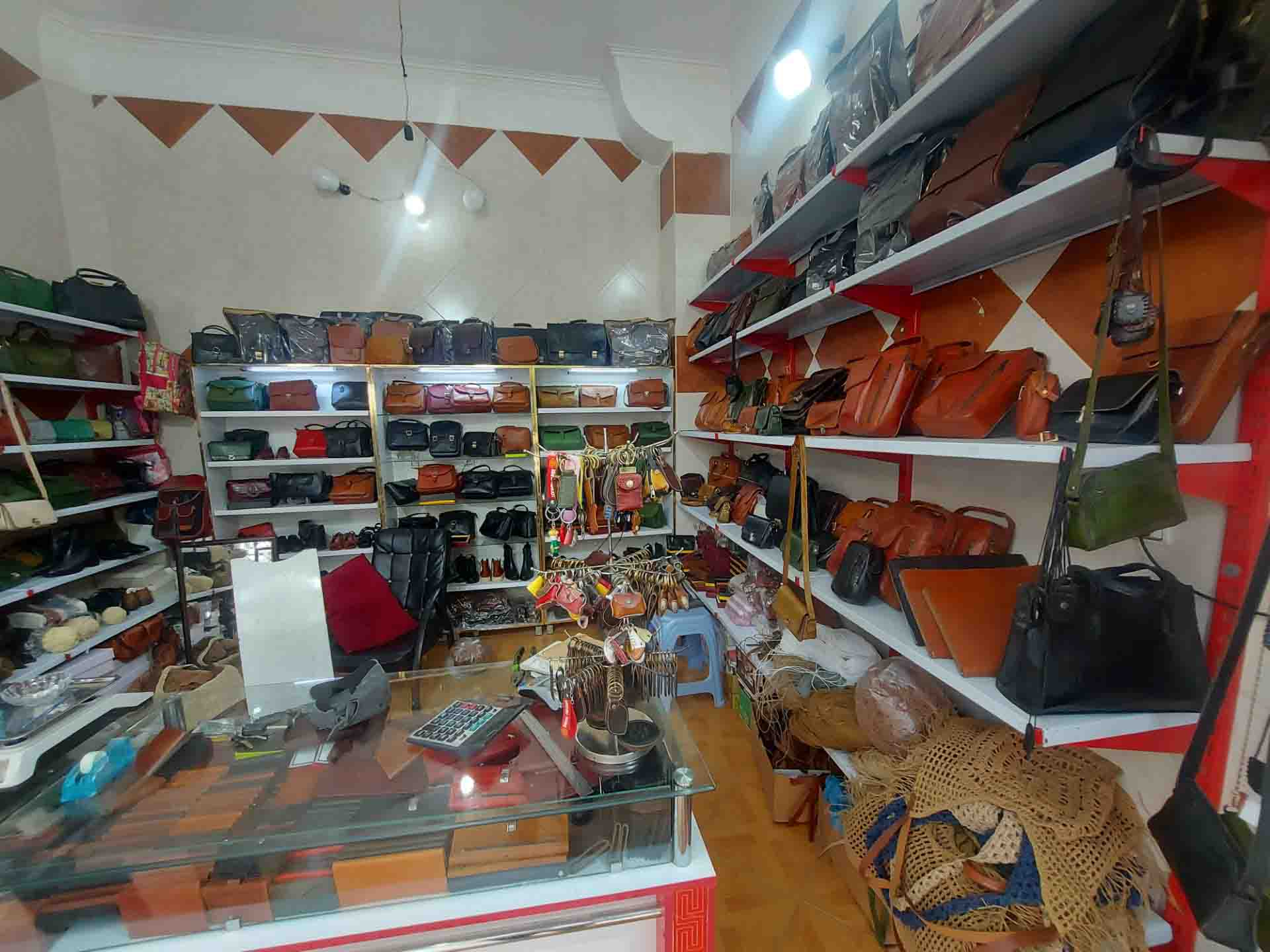 عکس سوم چرم فروشی دیاکو در قرچک