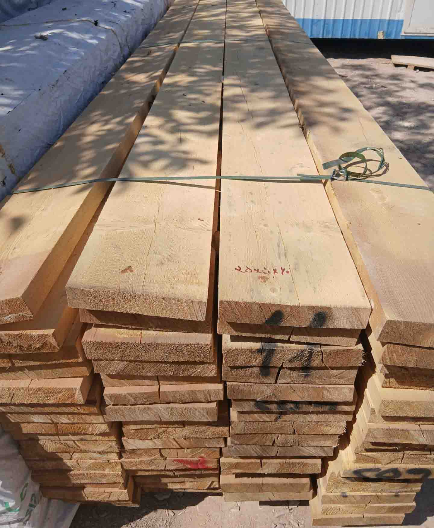 عکس دوم کارخانه تولیدی نئوپان در اصفهان